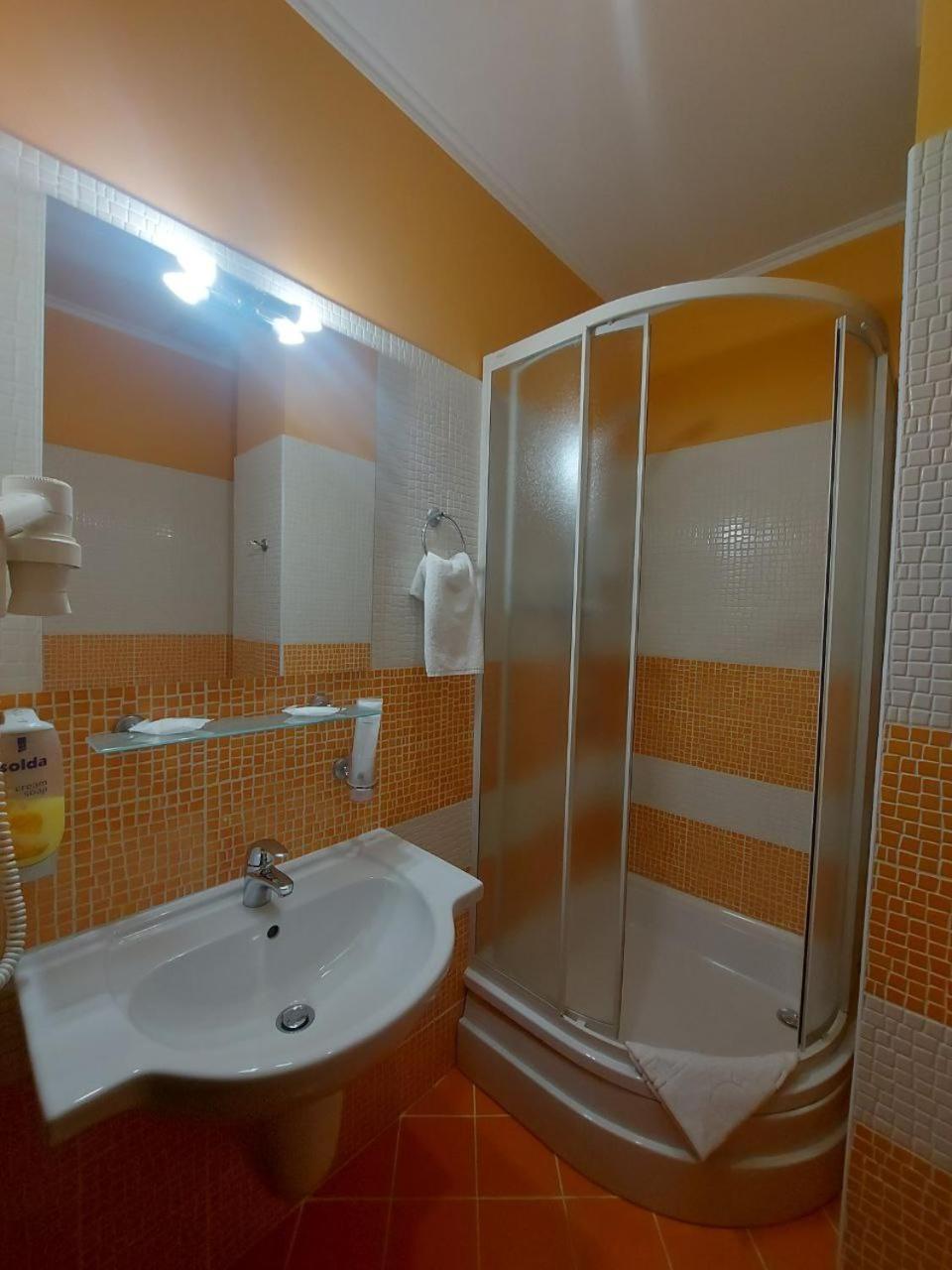 Doppelzimmer mit Balkon